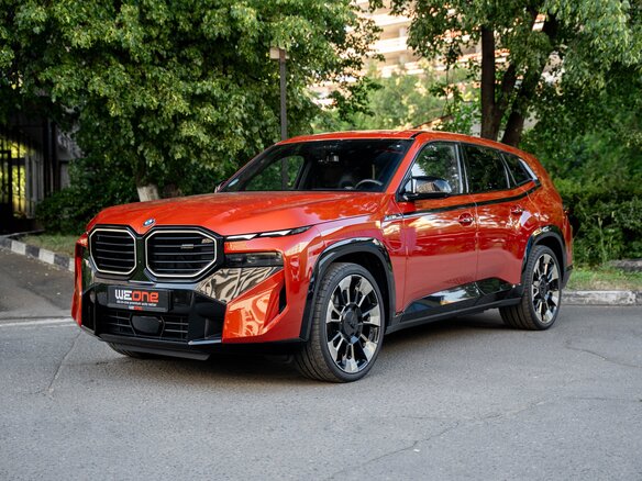 2024 BMW XM, красный - вид 1