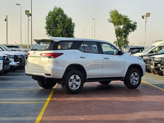 2026 Toyota Fortuner II Рестайлинг, белый, 6070700 рублей, вид 5