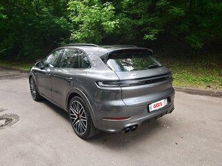 2025 Porsche Cayenne E-Hybrid III Рестайлинг, серый, 16500000 рублей, вид 3