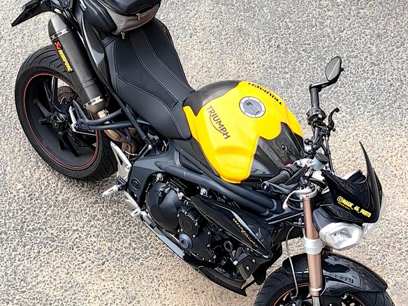 2012 Triumph Speed Triple, жёлтый, 500000 рублей - вид 4