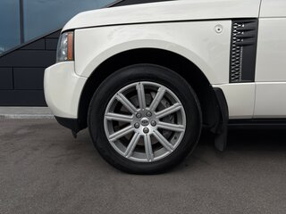 2010 Land Rover Range Rover Supercharged III Рестайлинг 2, белый, 1750000 рублей, вид 3