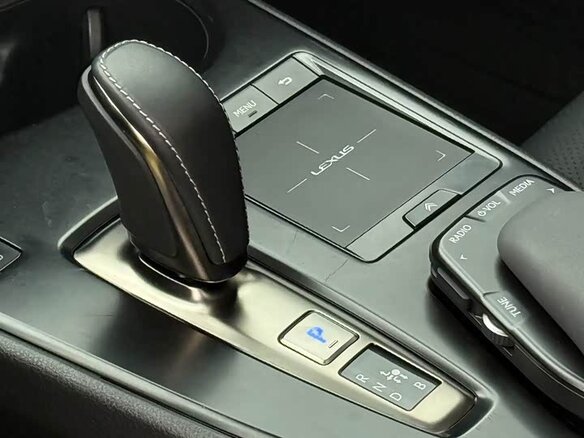 2020 Lexus UX 300e I, серебристый, 1567202 рублей - вид 13