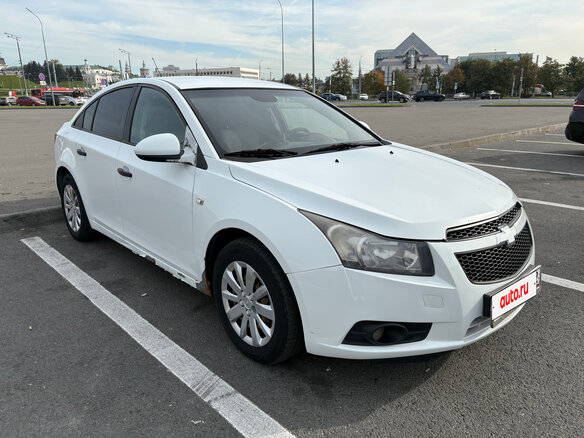 2011 Chevrolet Cruze I, белый, 450000 рублей - вид 2