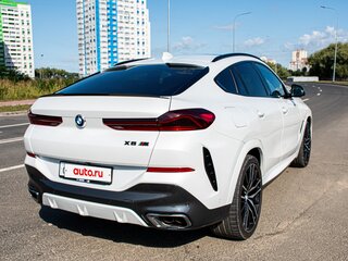 2020 BMW X6 M50i III (G06), белый, 9850000 рублей, вид 2