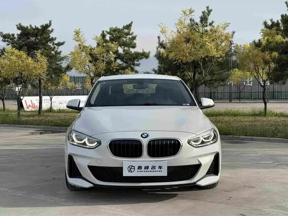 2023 BMW 1 серии 120i III (F52) Рестайлинг, белый, 1600999 рублей