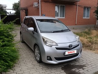 2011 Toyota Ractis II, серебристый, 890000 рублей, вид 2