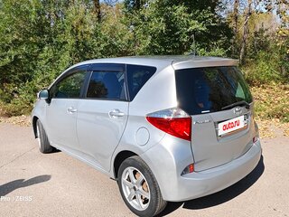 2011 Toyota Ractis II, серебристый, 720000 рублей, вид 5