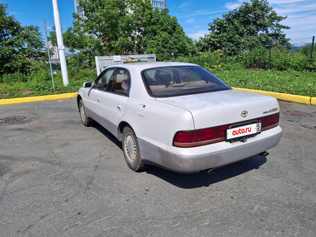 1992 Toyota Crown Majesta I (S140), белый, 280000 рублей, вид 3