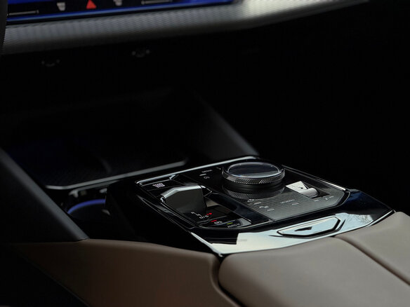 2024 BMW 5 серии 523d VIII (G60/G61/G68), серый - вид 4