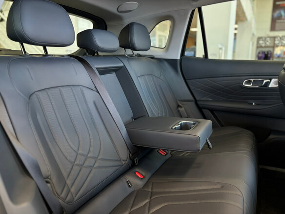 2026 Geely EX5 Гибрид EM-R, чёрный, 3829990 рублей - вид 8
