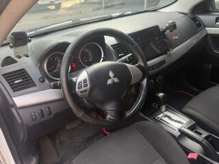 2010 Mitsubishi Lancer X, белый, 700000 рублей, вид 5