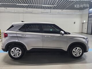 2023 Hyundai Venue I, серебристый, 1537000 рублей, вид 4