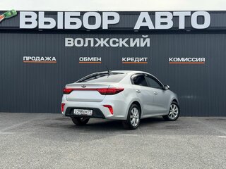 2017 Kia Rio IV, серебристый, 980000 рублей, вид 3