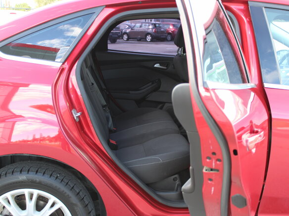 2012 Ford Focus III, красный - вид 16