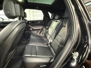 2020 Porsche Cayenne III, чёрный, 5500000 рублей, вид 3