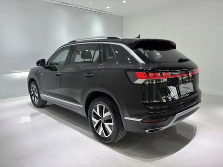 2022 Volkswagen Tayron I, чёрный, 2300000 рублей, вид 3
