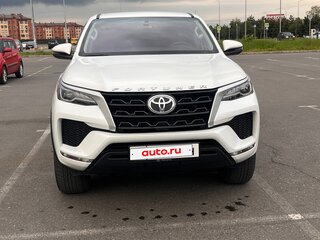 2023 Toyota Fortuner II Рестайлинг, белый, 2750000 рублей, вид 2