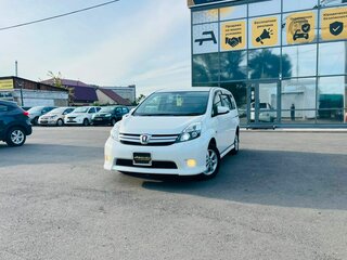 Toyota ISis I Рестайлинг