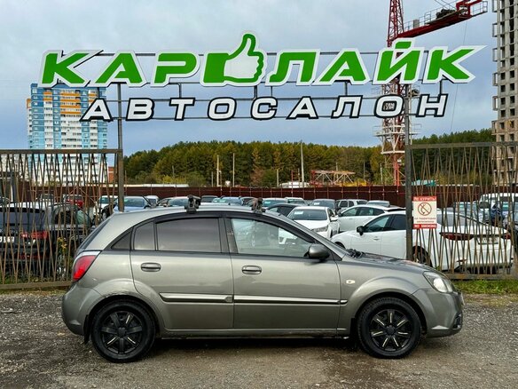 2011 Kia Rio II Рестайлинг, серебристый, 549000 рублей - вид 2