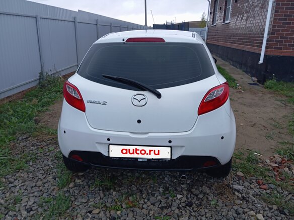 2012 Mazda 2 II Рестайлинг (DE2), белый, 750000 рублей - вид 3
