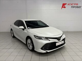 2020 Toyota Camry VIII (XV70), белый, 2650000 рублей, вид 3