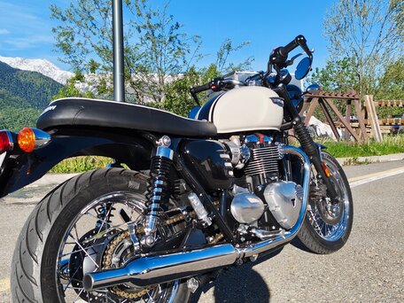 2016 Triumph Bonneville T120, белый, 850000 рублей, вид 3