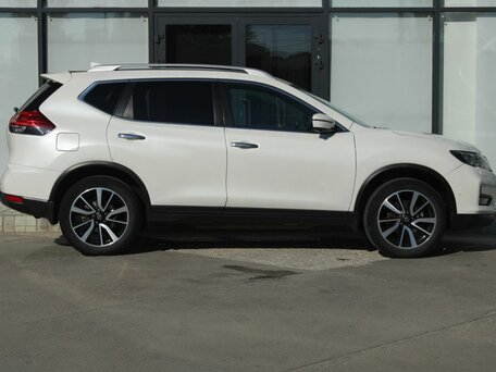 2020 Nissan X-Trail III Рестайлинг, белый, 2655000 рублей, вид 4