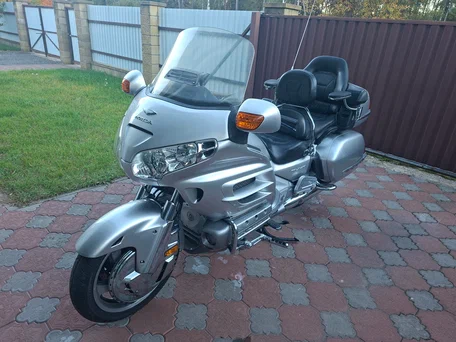 2005 Honda GL 1800 Gold Wing, серебристый, 790000 рублей, вид 3