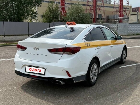 2019 Hyundai Sonata VII (LF) Рестайлинг, белый, 1250000 рублей - вид 2