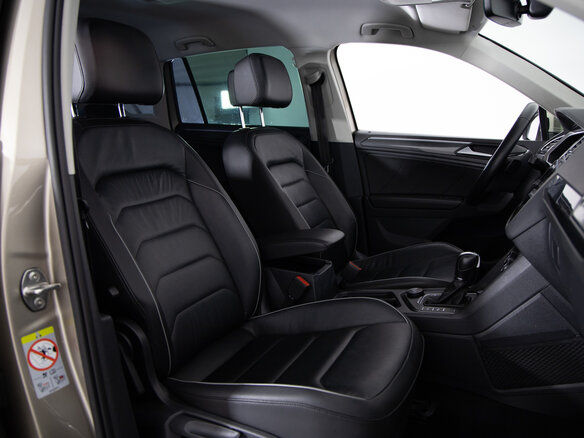 2018 Volkswagen Tiguan II, бежевый, 1999000 рублей - вид 11