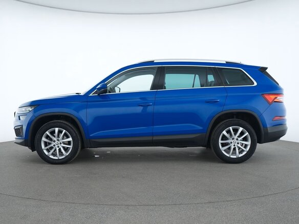 2022 Skoda Kodiaq I Рестайлинг, синий, 3200000 рублей - вид 2