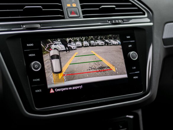 2021 Volkswagen Tiguan II Рестайлинг, серебристый, 2305000 рублей - вид 7