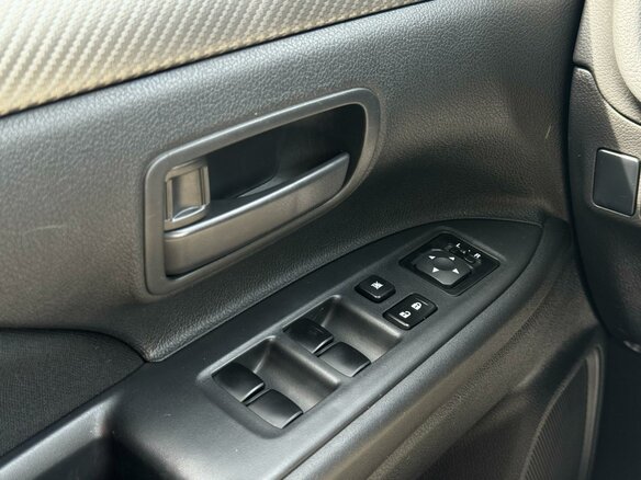 2014 Mitsubishi Outlander III, чёрный - вид 11