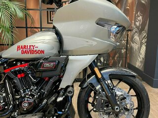 2025 Harley-Davidson CVO Road Glide ST, серебристый, 6250000 рублей, вид 2