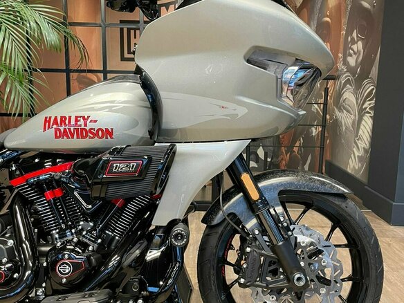 2025 Harley-Davidson CVO Road Glide ST, серебристый, 6250000 рублей - вид 1