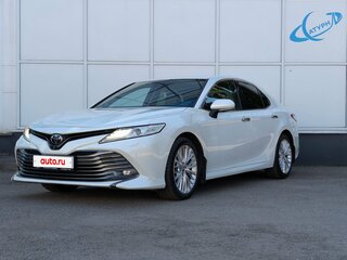 2019 Toyota Camry VIII (XV70), белый, 2570000 рублей, вид 1