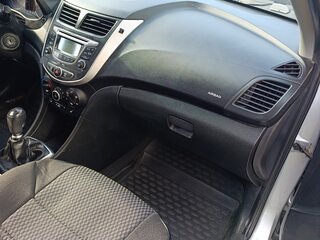 2013 Hyundai Solaris I, серебристый, 600000 рублей, вид 3