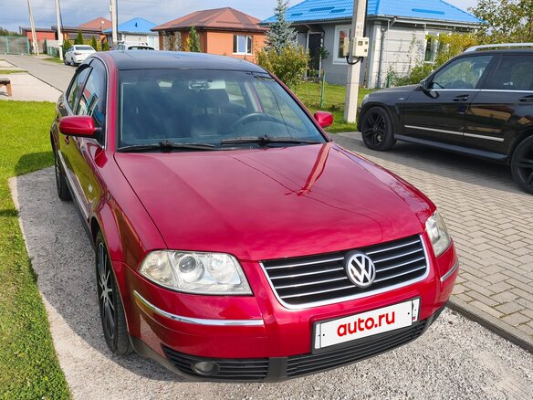 2003 Volkswagen Passat B5 Рестайлинг, красный - вид 1