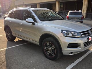 2010 Volkswagen Touareg II, серый, 1700000 рублей, вид 2