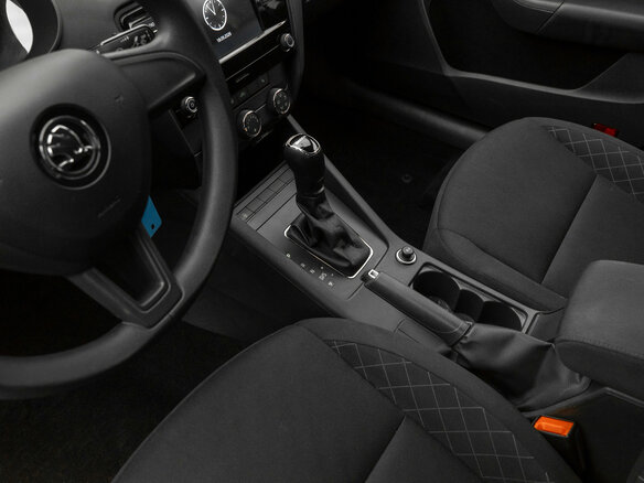 2019 Skoda Octavia III (A7) Рестайлинг, белый, 1525000 рублей - вид 12
