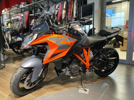 2023 KTM 1290 Super Duke GT, чёрный, 1728000 рублей, вид 1