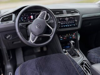 2021 Volkswagen Tiguan II Рестайлинг, чёрный, 3490000 рублей, вид 5