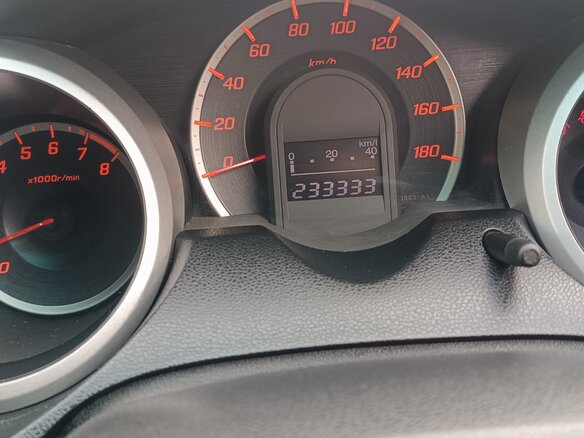 2010 Honda Fit II, серый, 680000 рублей - вид 8