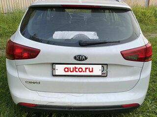 2017 Kia Ceed II Рестайлинг, белый, 480000 рублей, вид 3