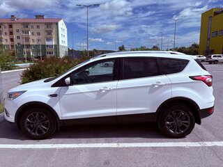 2020 Ford Kuga II Рестайлинг, белый, 1900000 рублей, вид 4