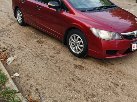 2009 Honda Civic VIII Рестайлинг, красный, 650000 рублей, вид 3