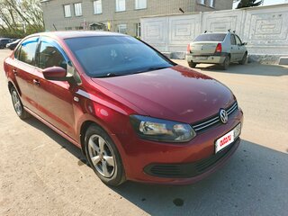 2013 Volkswagen Polo V, красный, 775000 рублей, вид 3