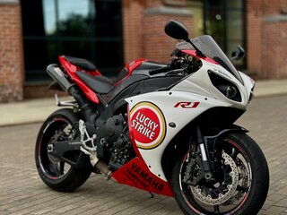 2011 Yamaha YZF-R1, красный, 925000 рублей, вид 1