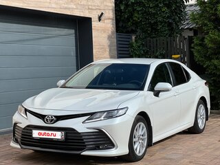 2021 Toyota Camry VIII (XV70) Рестайлинг, белый, 2550000 рублей, вид 1