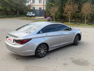 2010 Hyundai Sonata VI (YF), бежевый, 750000 рублей, вид 3